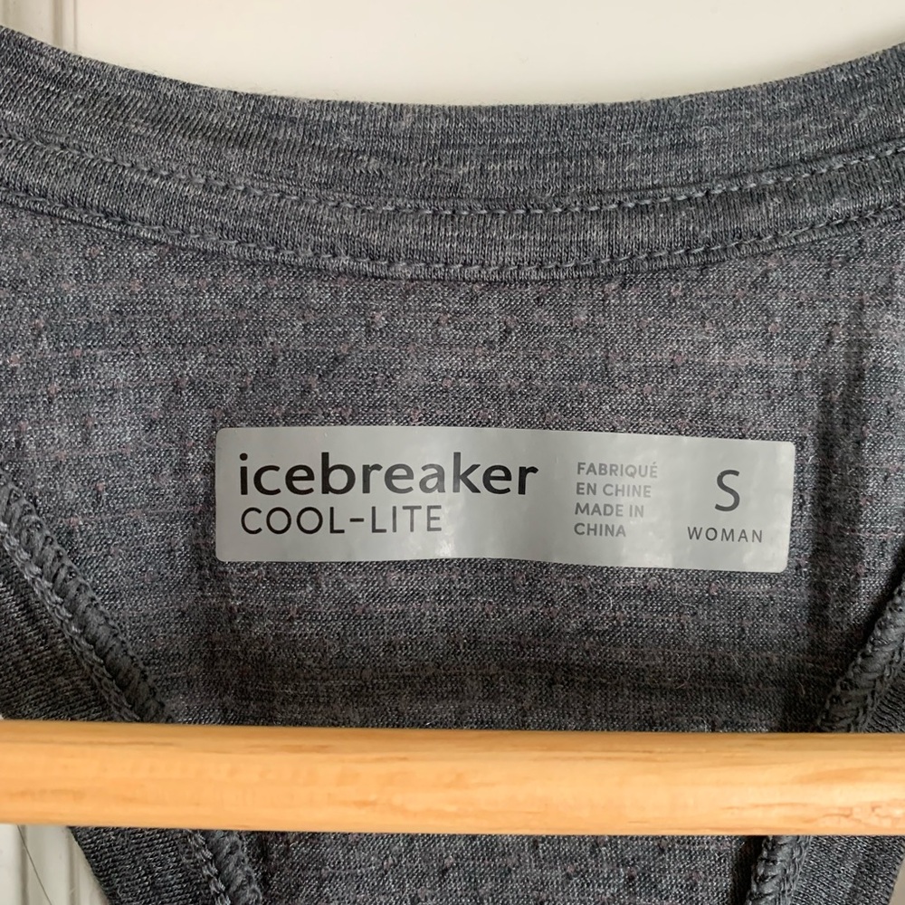 Icebreaker Amplify Racerback Tank in charcoal gray (small) - Picture 2 of 7